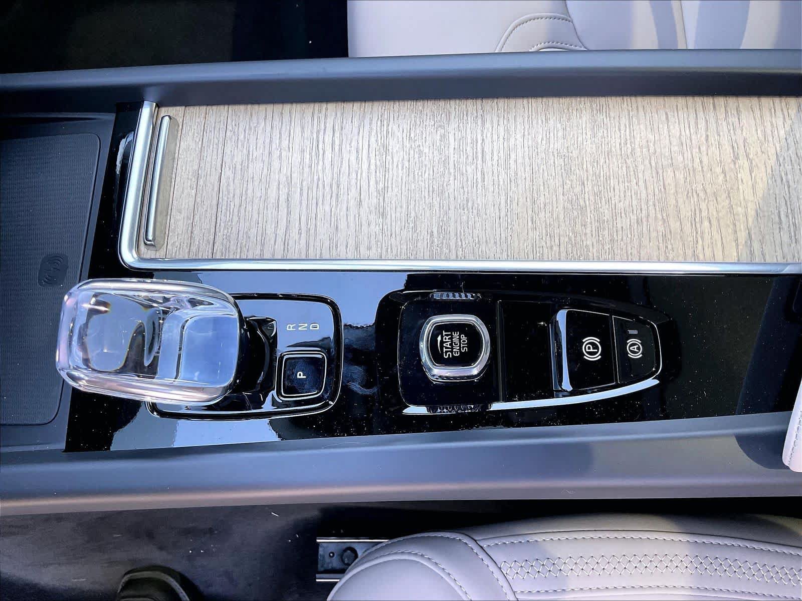 New 2026 Volvo XC60 T8 Plus w/ Climate Package PRO AWD/4WD image 10