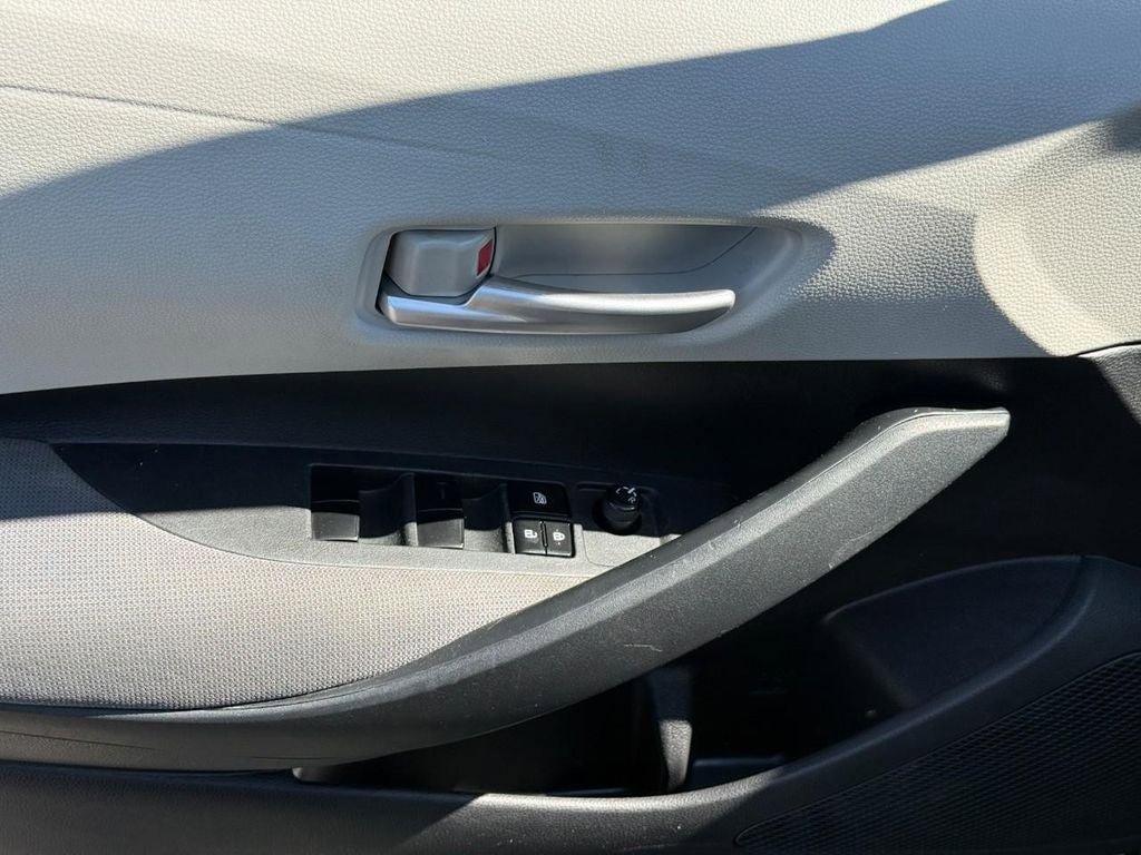 Used 2020 Toyota Corolla LE FWD image 14