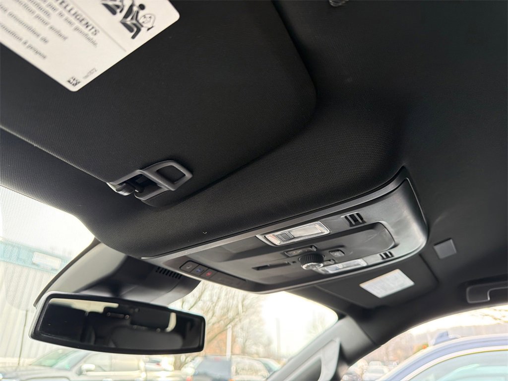 Used 2025 GMC Yukon Denali w/ Denali Reserve Package image 38