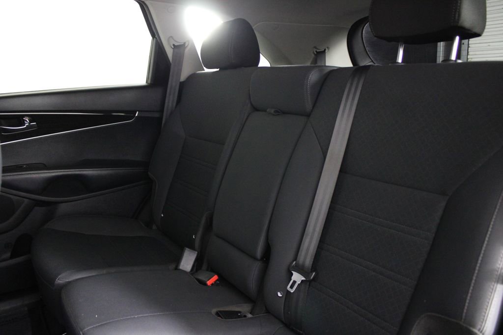 Used 2020 Kia Sorento LX image 18