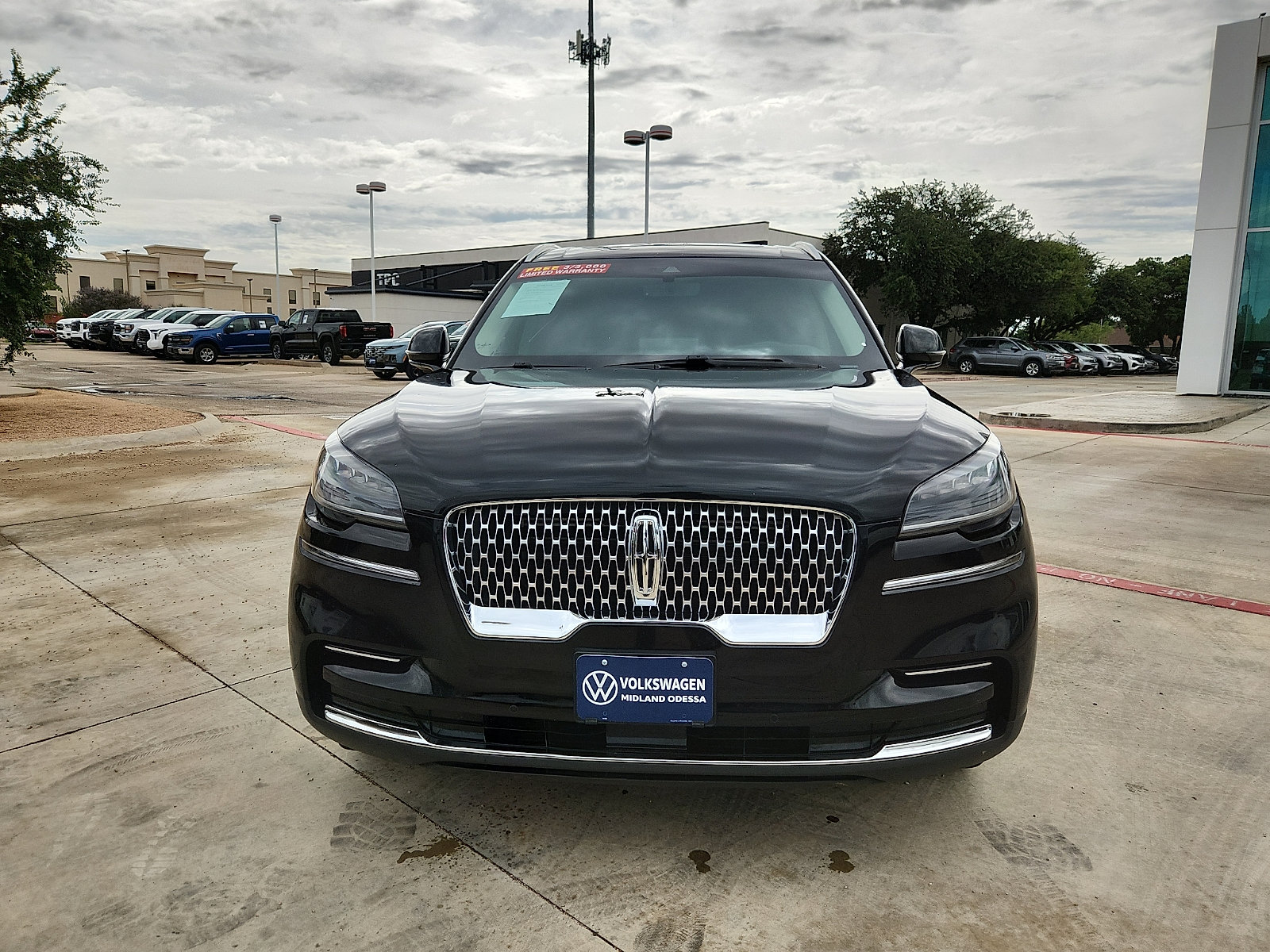 Used 2023 Lincoln Aviator 2WD w/ Premium Package image 2