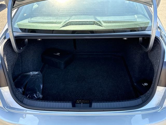 Used 2023 Volkswagen Jetta SE image 28