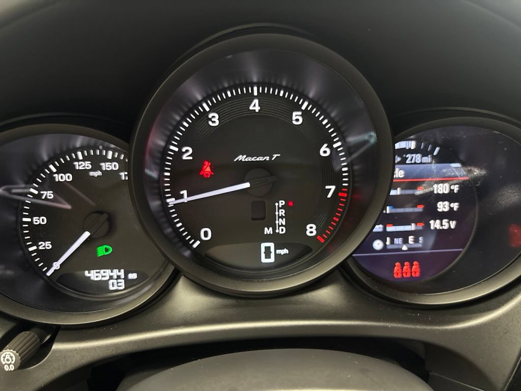 Certified 2024 Porsche Macan Turbo AWD/4WD image 32