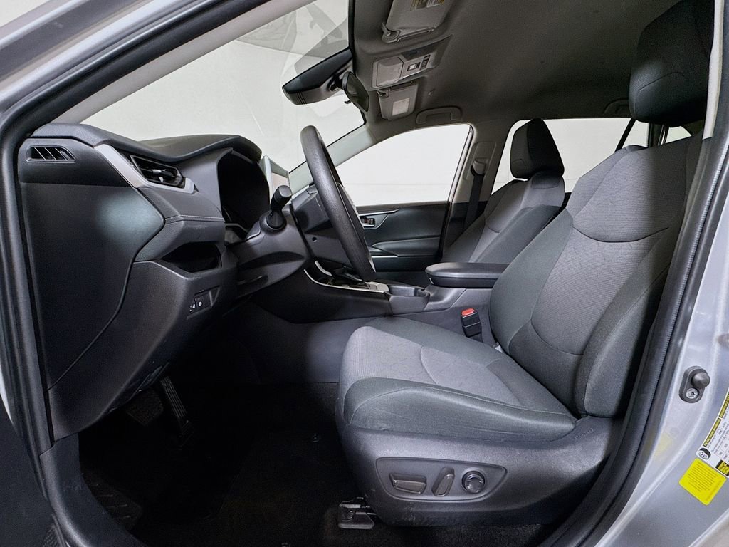 Used 2025 Toyota RAV4 XLE image 18