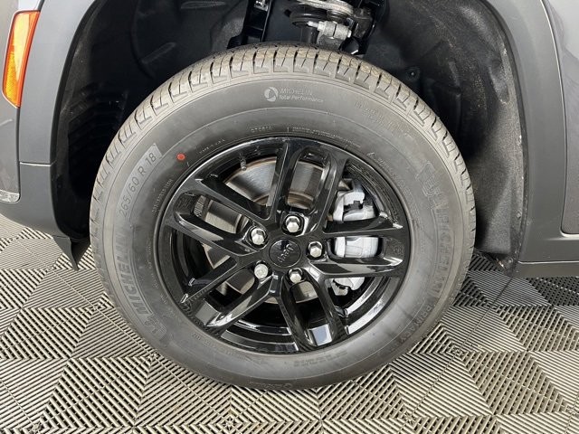 Used 2025 Jeep Grand Cherokee L Laredo image 11