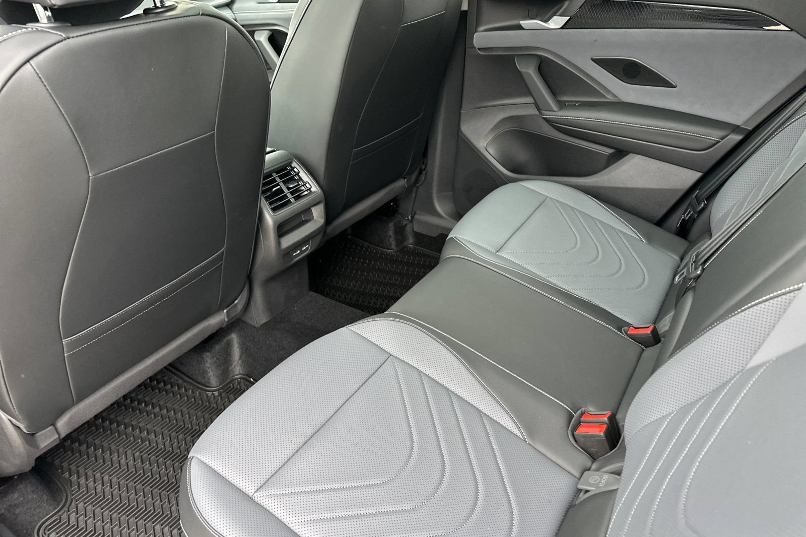New 2026 Volkswagen Tiguan SE AWD/4WD image 12