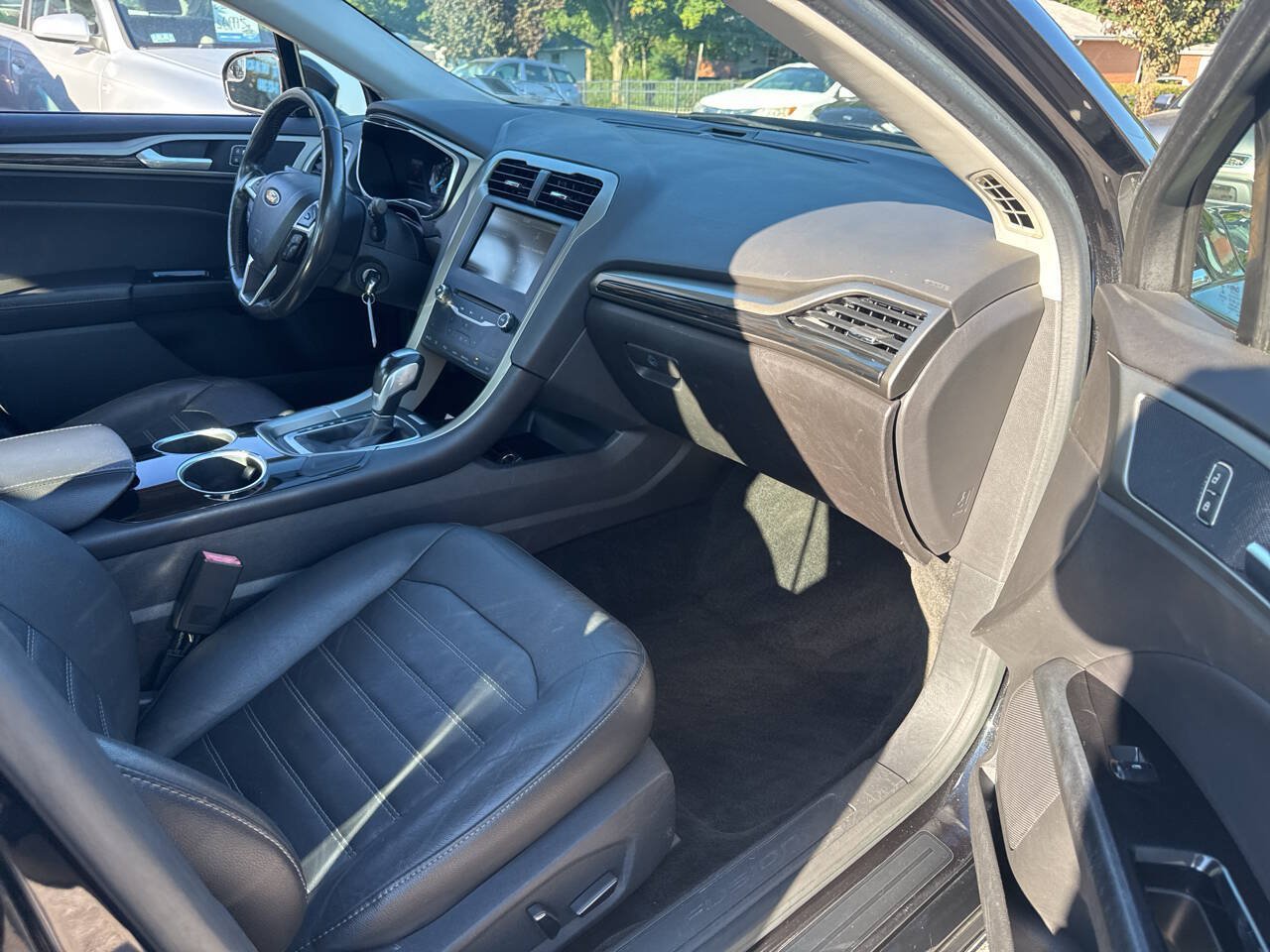 Used 2014 Ford Fusion SE w/ Equipment Group 202A FWD image 18