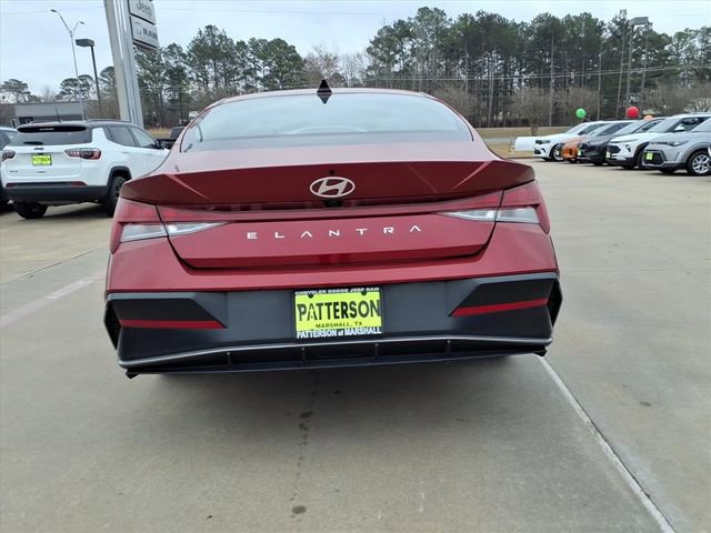 Used 2025 Hyundai Elantra SEL image 3