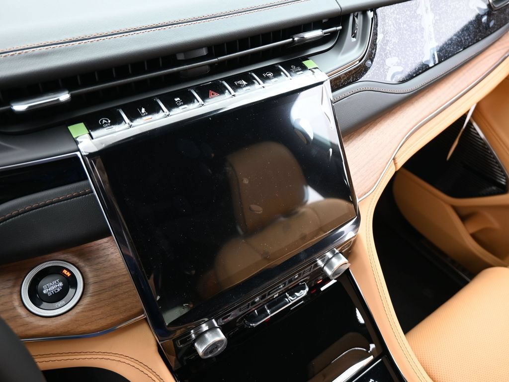 New 2025 Jeep Grand Cherokee L Summit AWD/4WD image 24