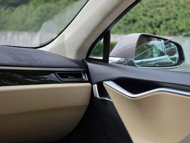 Used 2015 Tesla Model S 85D image 21