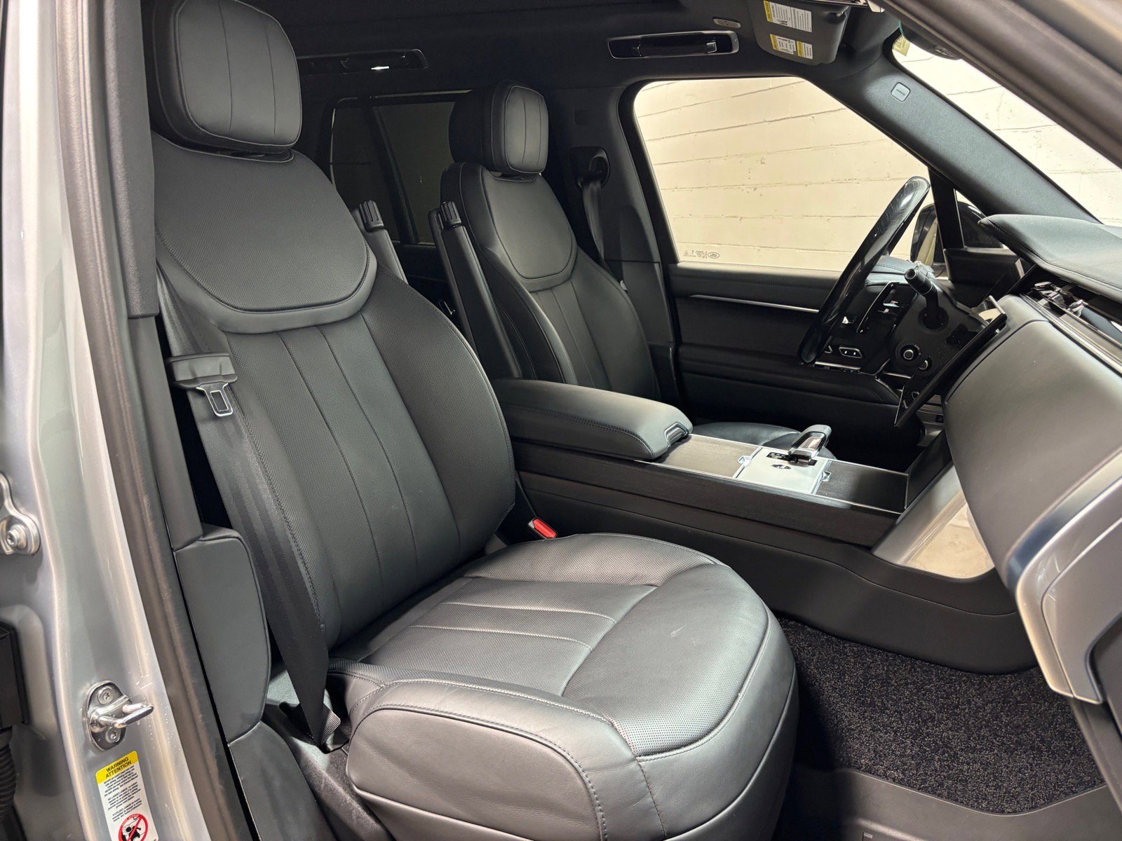 Used 2025 Land Rover Range Rover SE AWD/4WD image 31