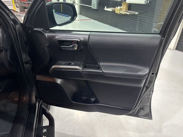 Used 2020 Toyota Tacoma TRD Off-Road w/ TRD Premium Off Road Package image 35