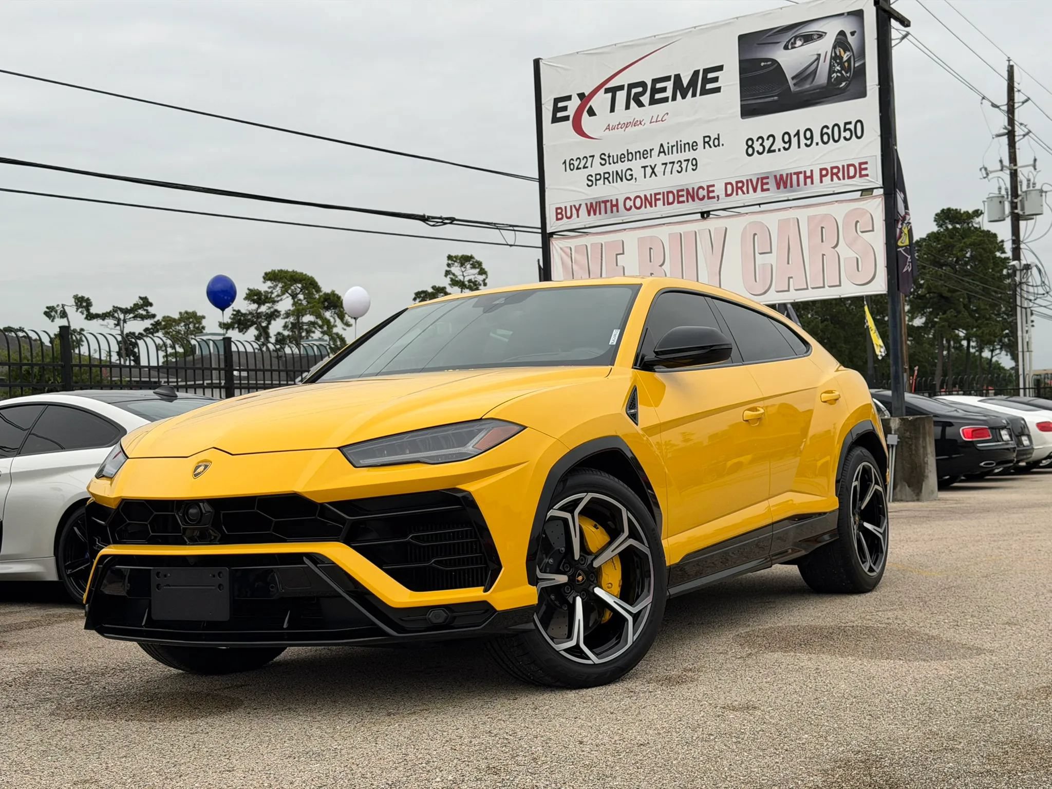 Used 2022 Lamborghini Urus AWD/4WD image 1