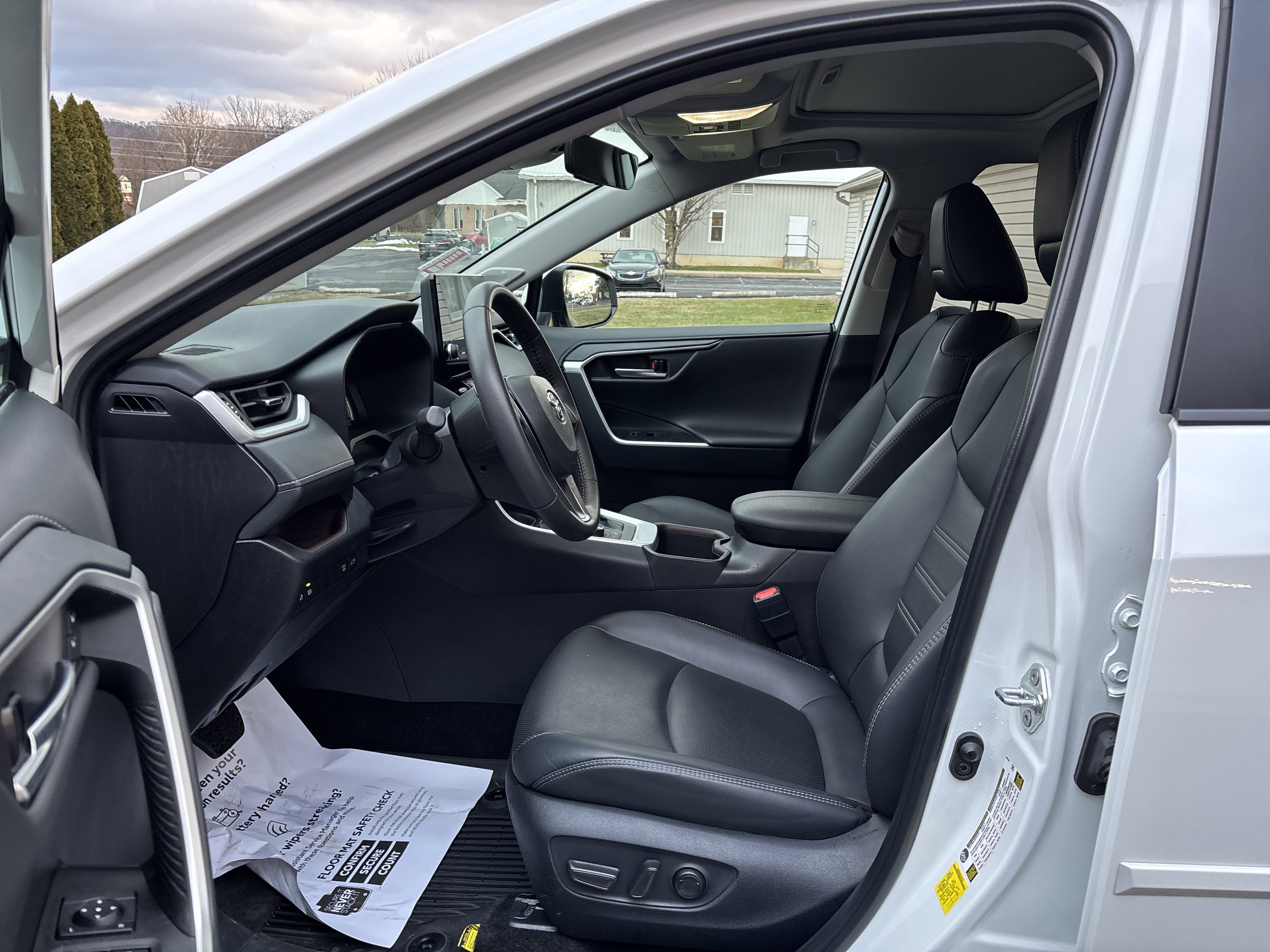 Used 2024 Toyota RAV4 Limited image 13