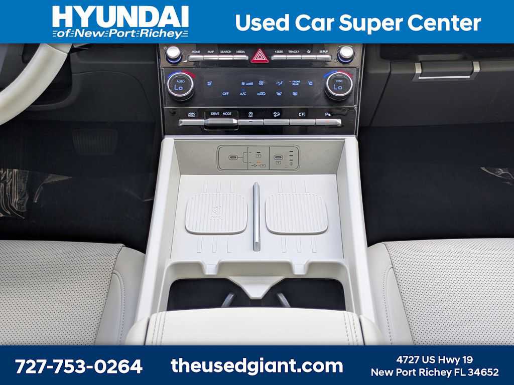 Used 2025 Hyundai Santa Fe SEL FWD image 24