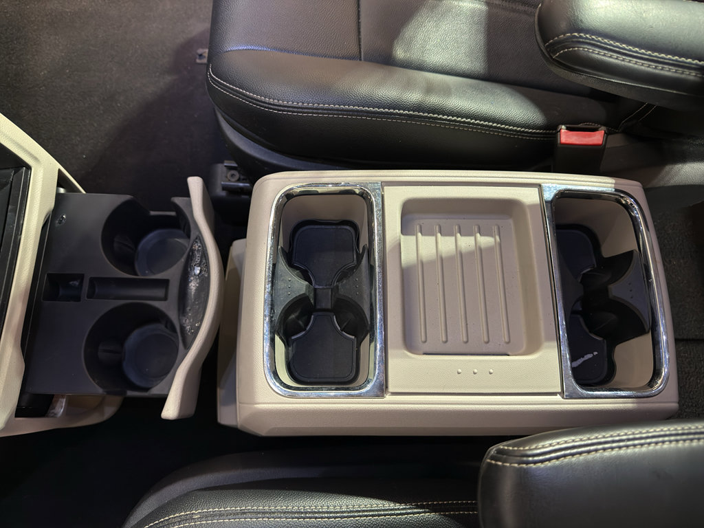 Used 2016 Chrysler Town & Country Touring image 18