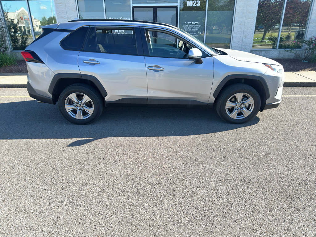 Used 2022 Toyota RAV4 XLE FWD image 4