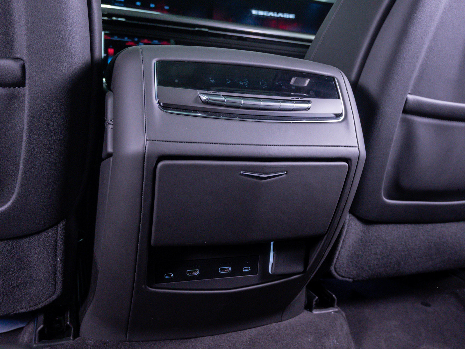 Used 2026 Cadillac Escalade ESV V w/ LPO, ONYX Package AWD/4WD image 18