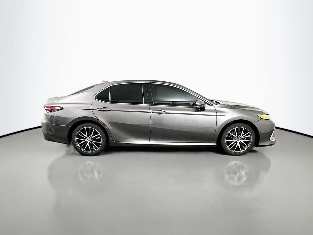Used 2021 Toyota Camry XLE FWD image 4