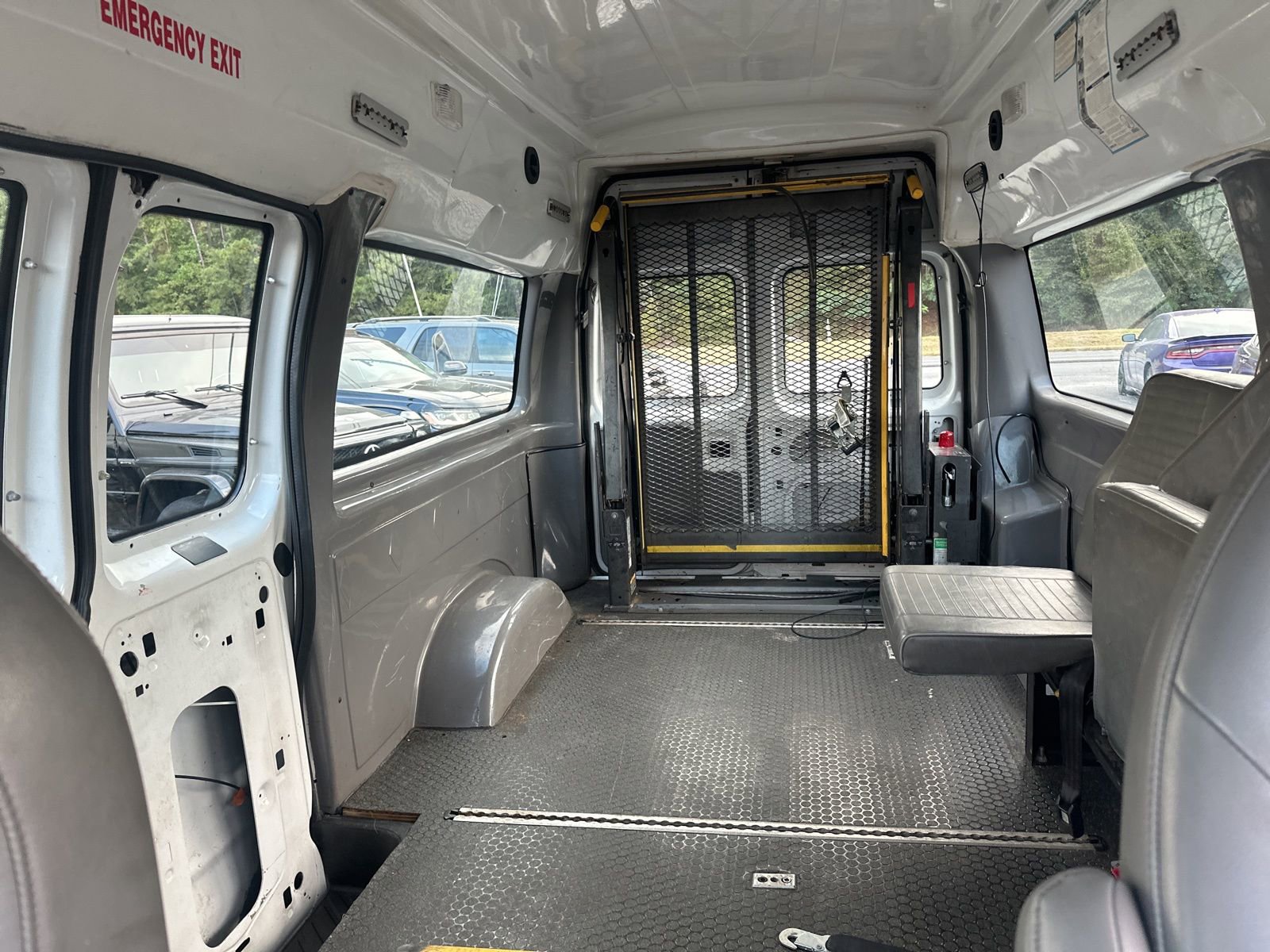 Used 2008 Ford E-150 and Econoline 150 image 10