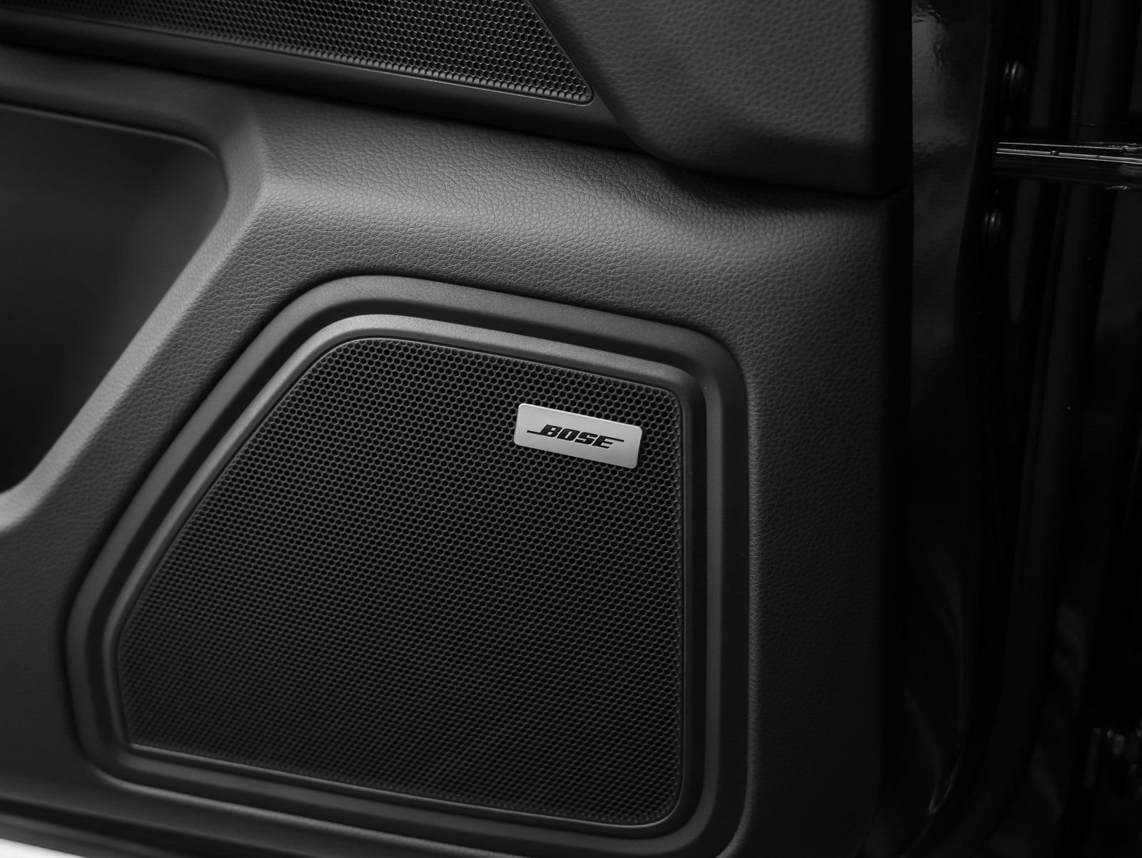 Certified 2025 Porsche Macan image 35