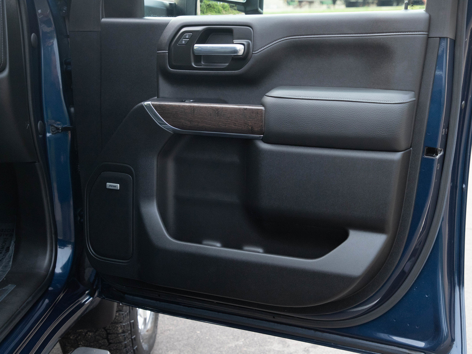 Used 2022 GMC Sierra 3500 Denali AWD/4WD image 9