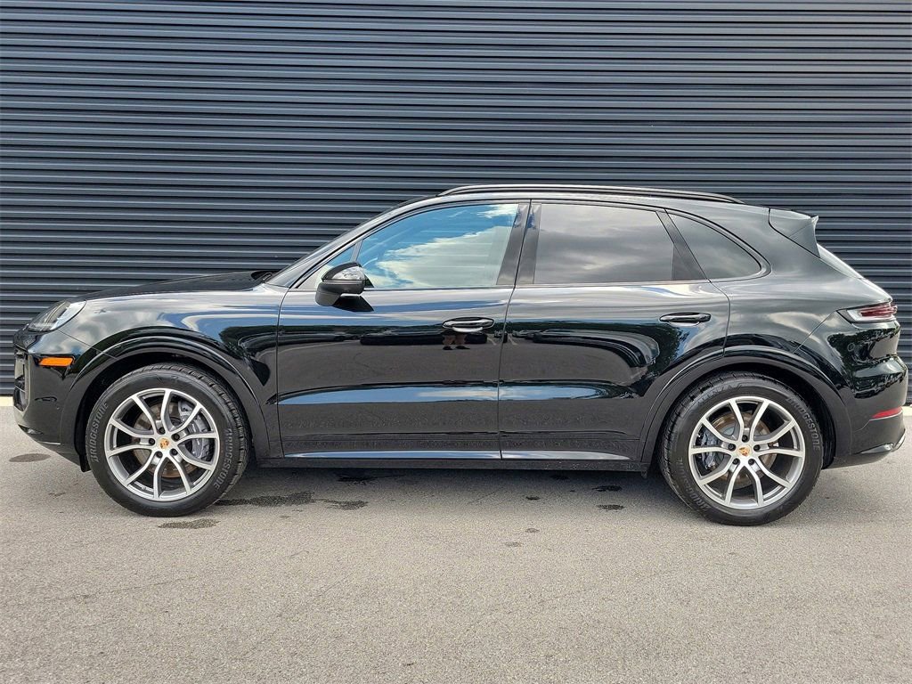 Certified 2025 Porsche Cayenne image 2