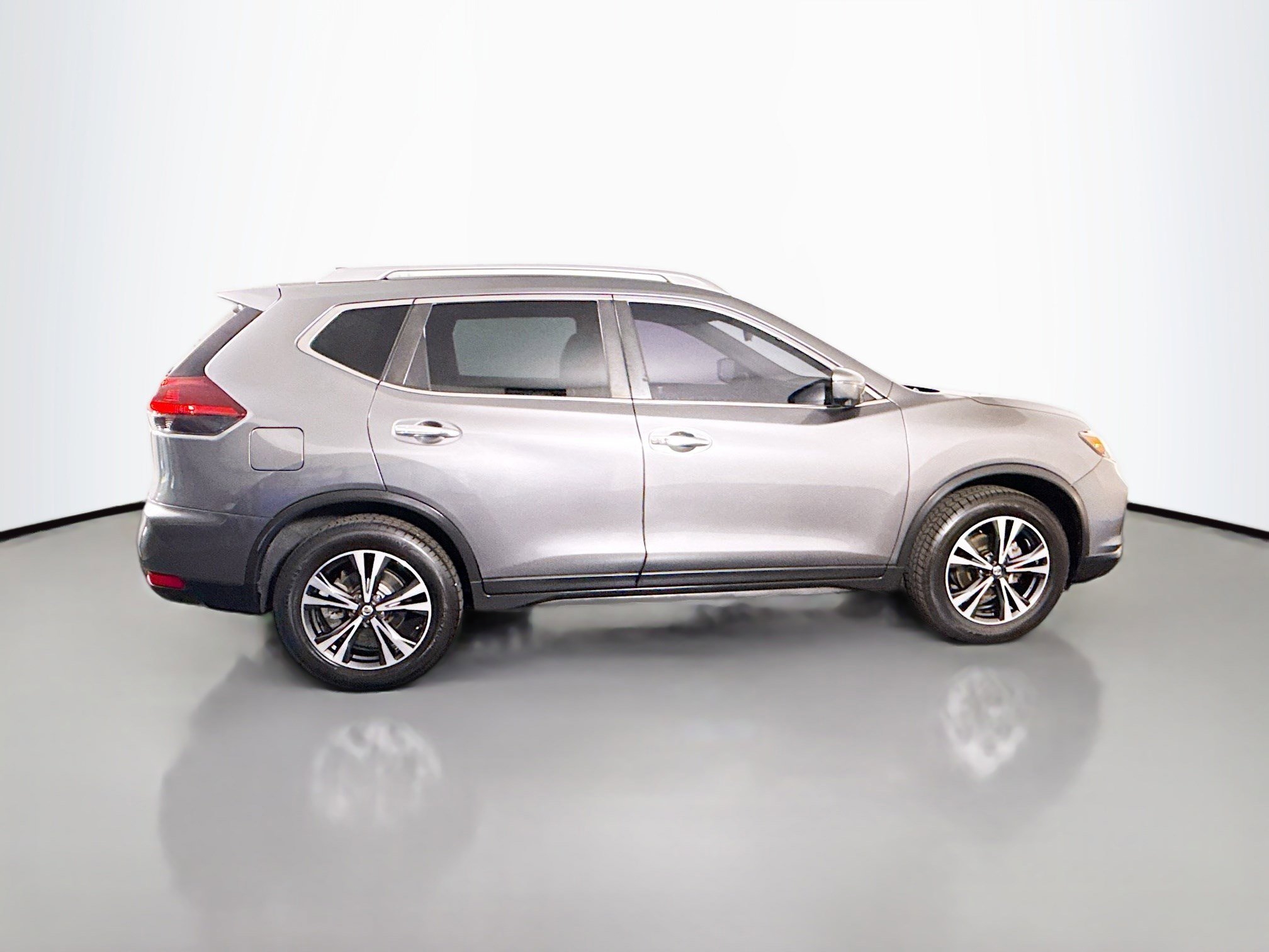 Used 2019 Nissan Rogue SV w/ Premium Package FWD image 11