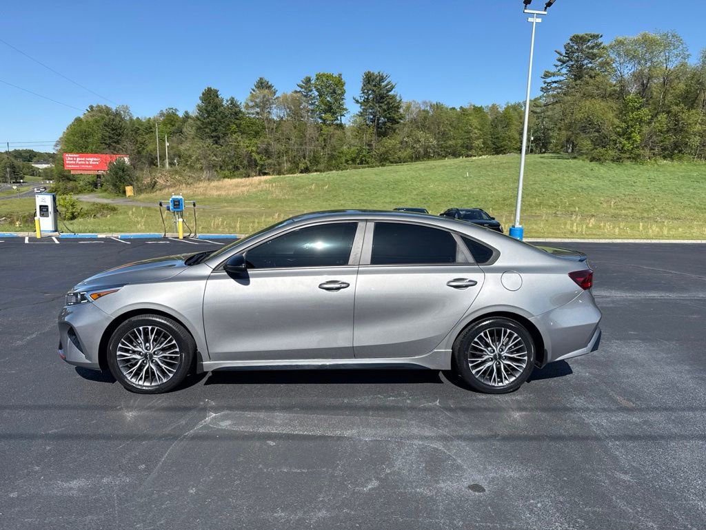 Used 2023 Kia Forte GT-Line w/ GT-Line Premium Package FWD image 5