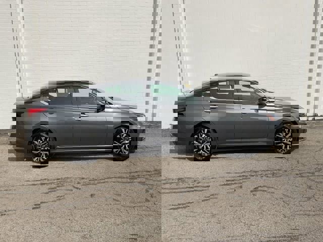 Used 2025 Nissan Altima 2.5 SV image 3