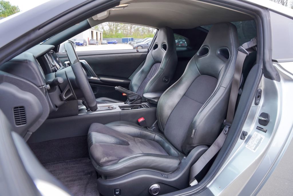 Used 2010 Nissan GT-R Premium image 18