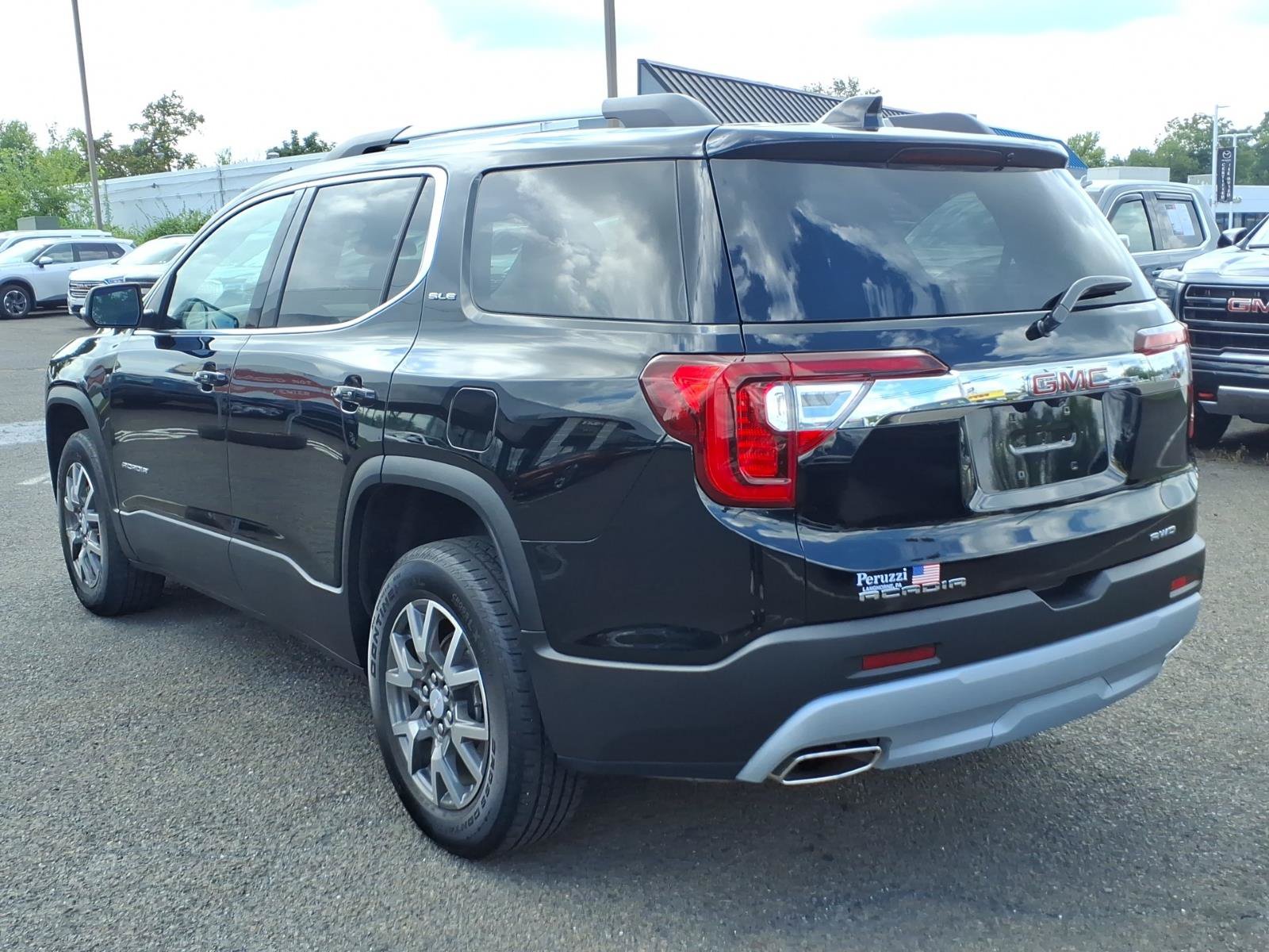 Certified 2023 GMC Acadia SLE w/ Driver Convenience Package AWD/4WD image 6