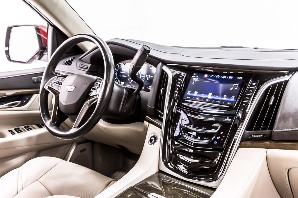 Used 2020 Cadillac Escalade Premium Luxury image 26