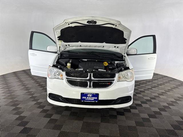 Used 2016 Dodge Grand Caravan SXT FWD image 13
