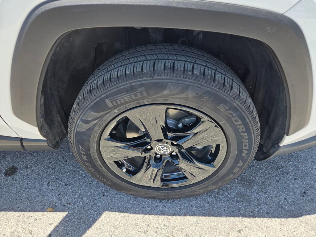 Used 2021 Toyota RAV4 XLE FWD image 17