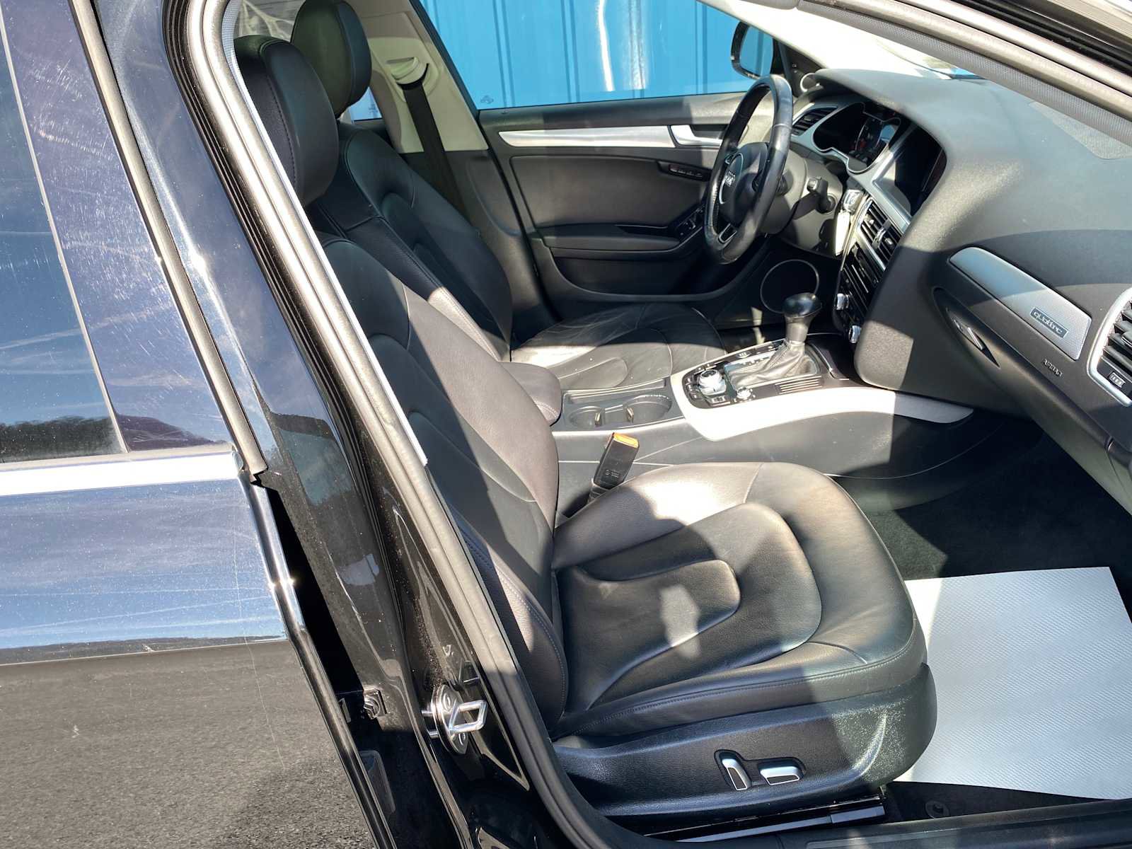 Used 2016 Audi A4 Premium Plus w/ Technology Package image 29