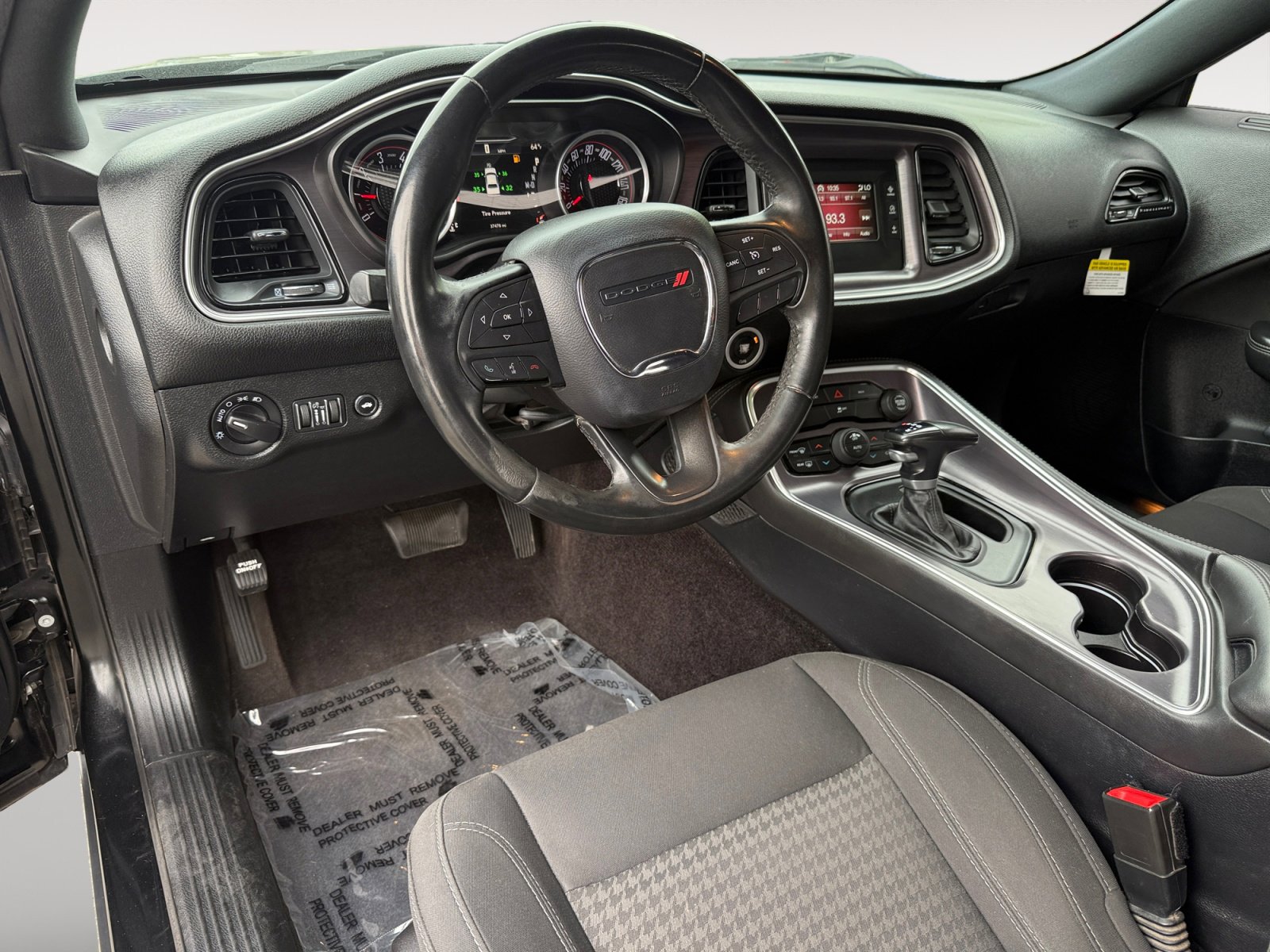 Used 2016 Dodge Challenger SXT RWD image 15