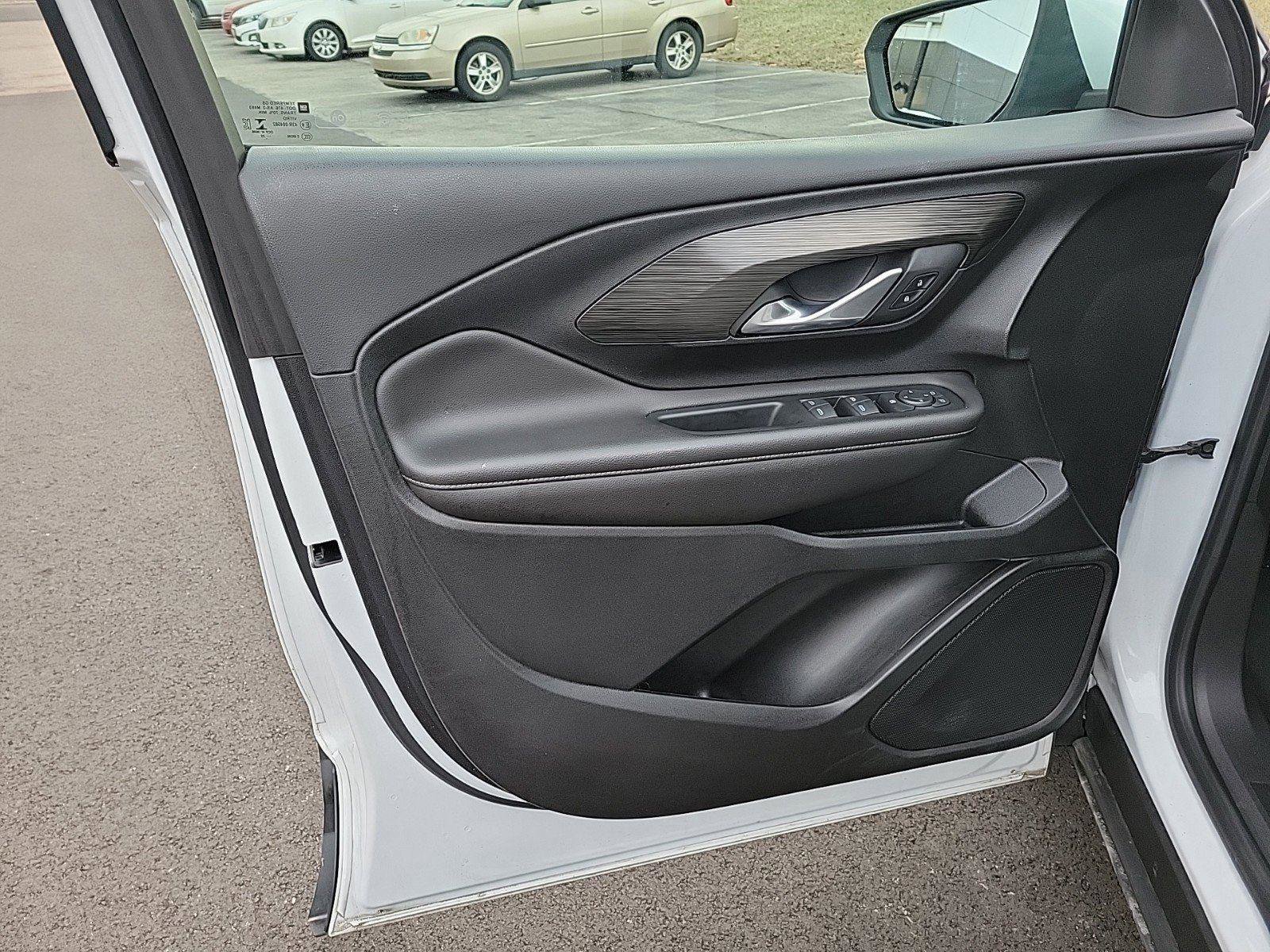 Used 2022 GMC Terrain SLE w/ Driver Convenience Package image 18