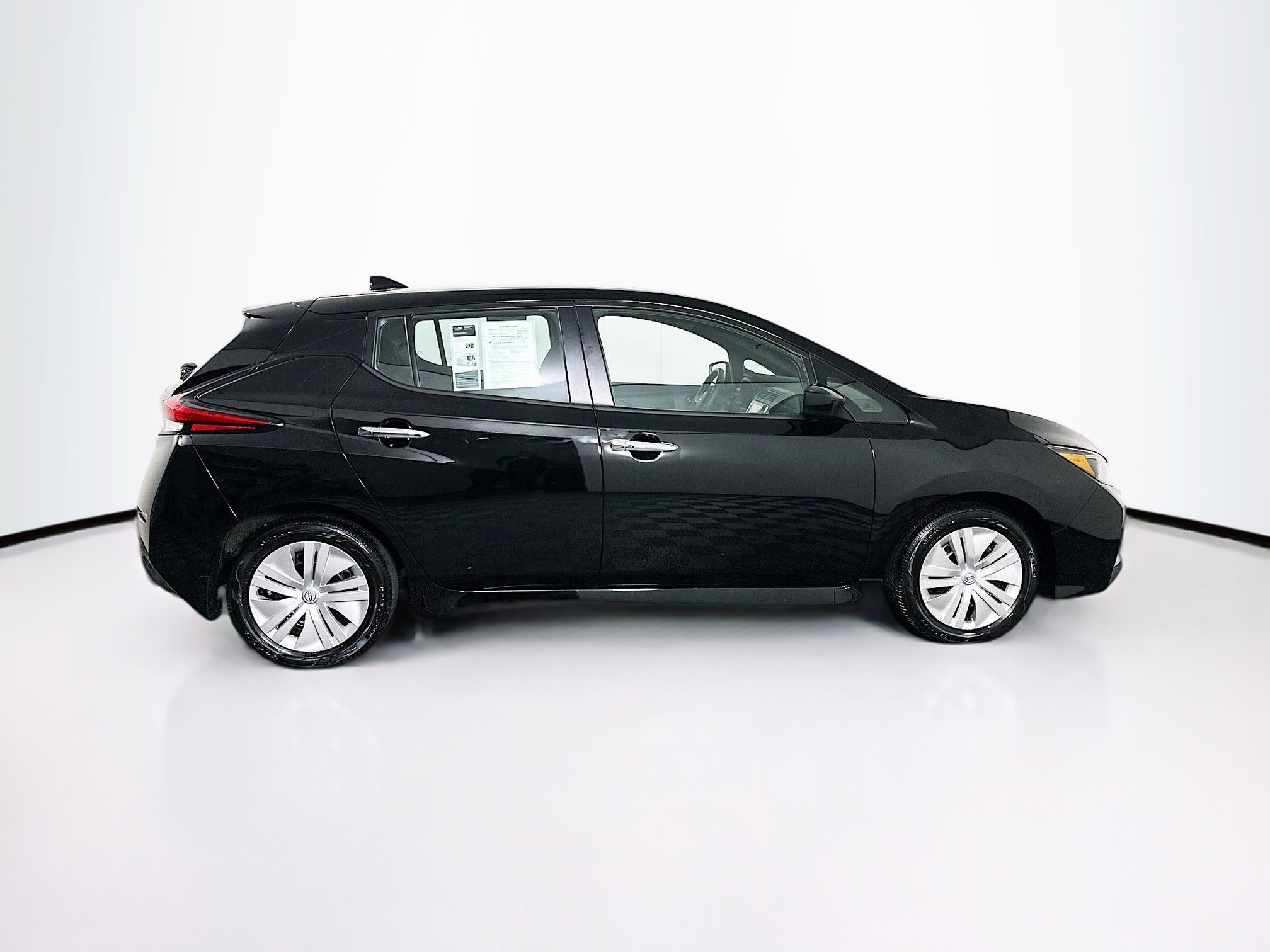 Used 2025 Nissan Leaf S image 10