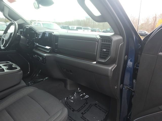 Used 2023 Chevrolet Silverado 1500 LT AWD/4WD image 10