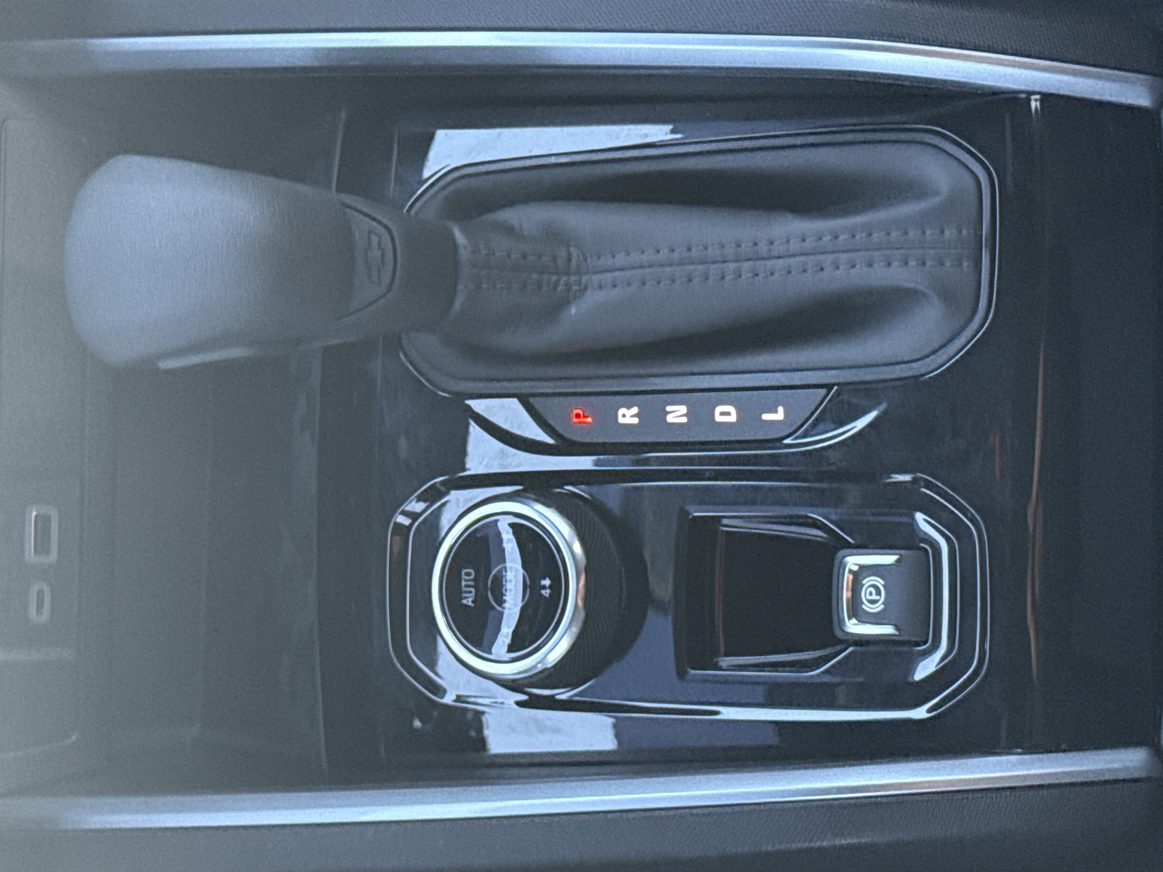 Used 2024 Chevrolet Colorado Trail Boss w/ Technology Package image 26