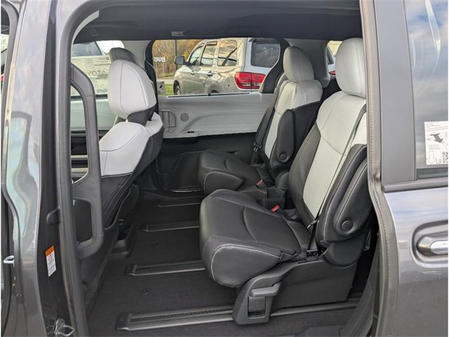 New 2025 Toyota Sienna XSE image 9
