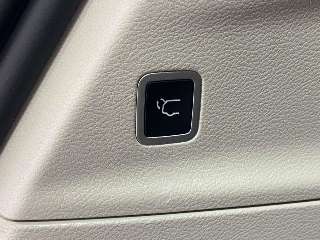 Used 2022 Chrysler Pacifica Touring-L FWD image 10