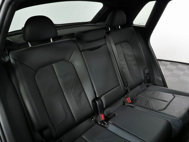 Used 2023 Audi Q3 2.0T Premium w/ Convenience Package AWD/4WD image 21