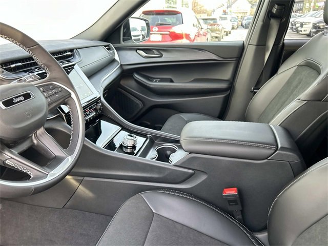 New 2025 Jeep Grand Cherokee Laredo image 9