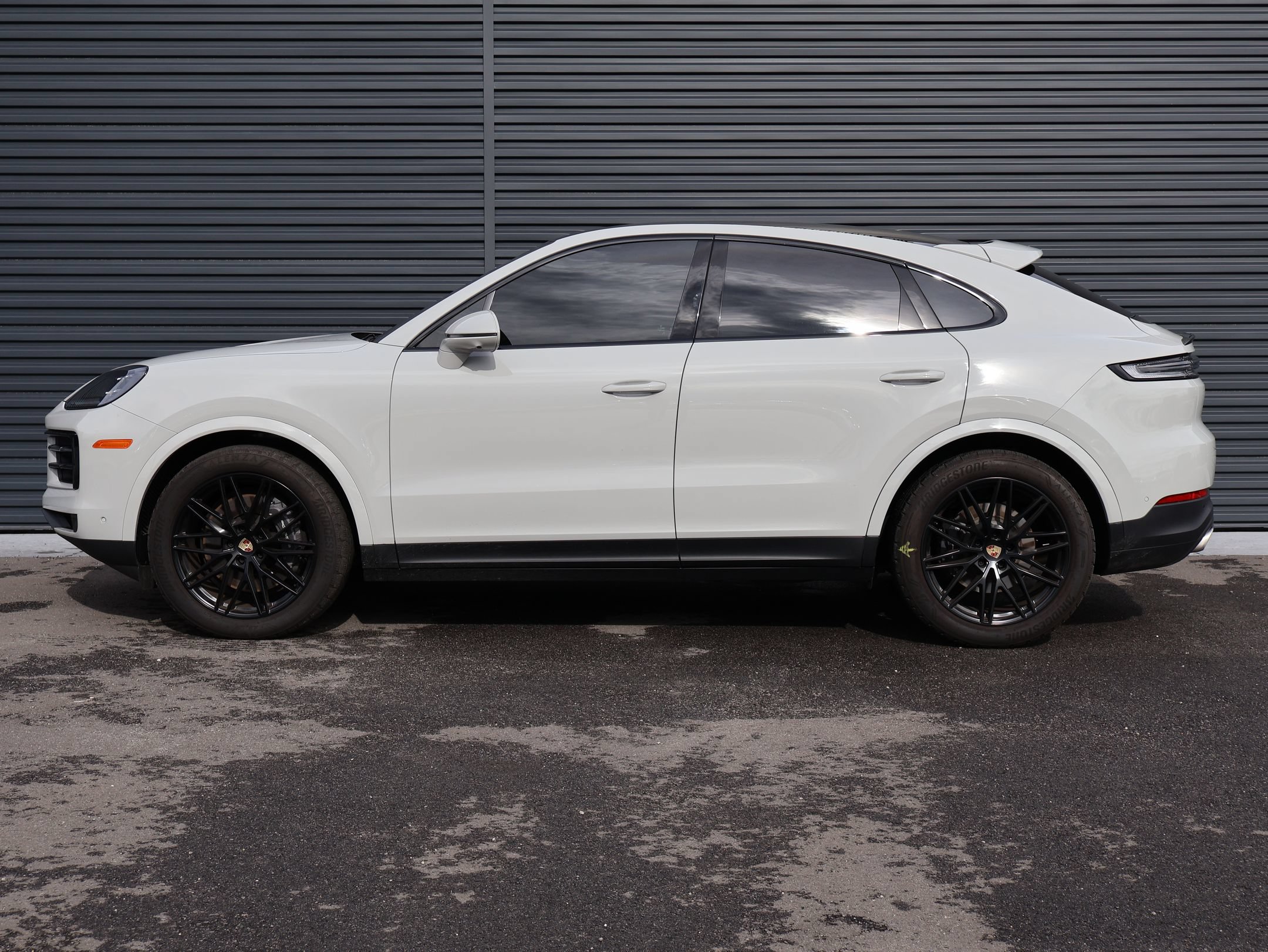 Certified 2025 Porsche Cayenne Coupe AWD/4WD image 2