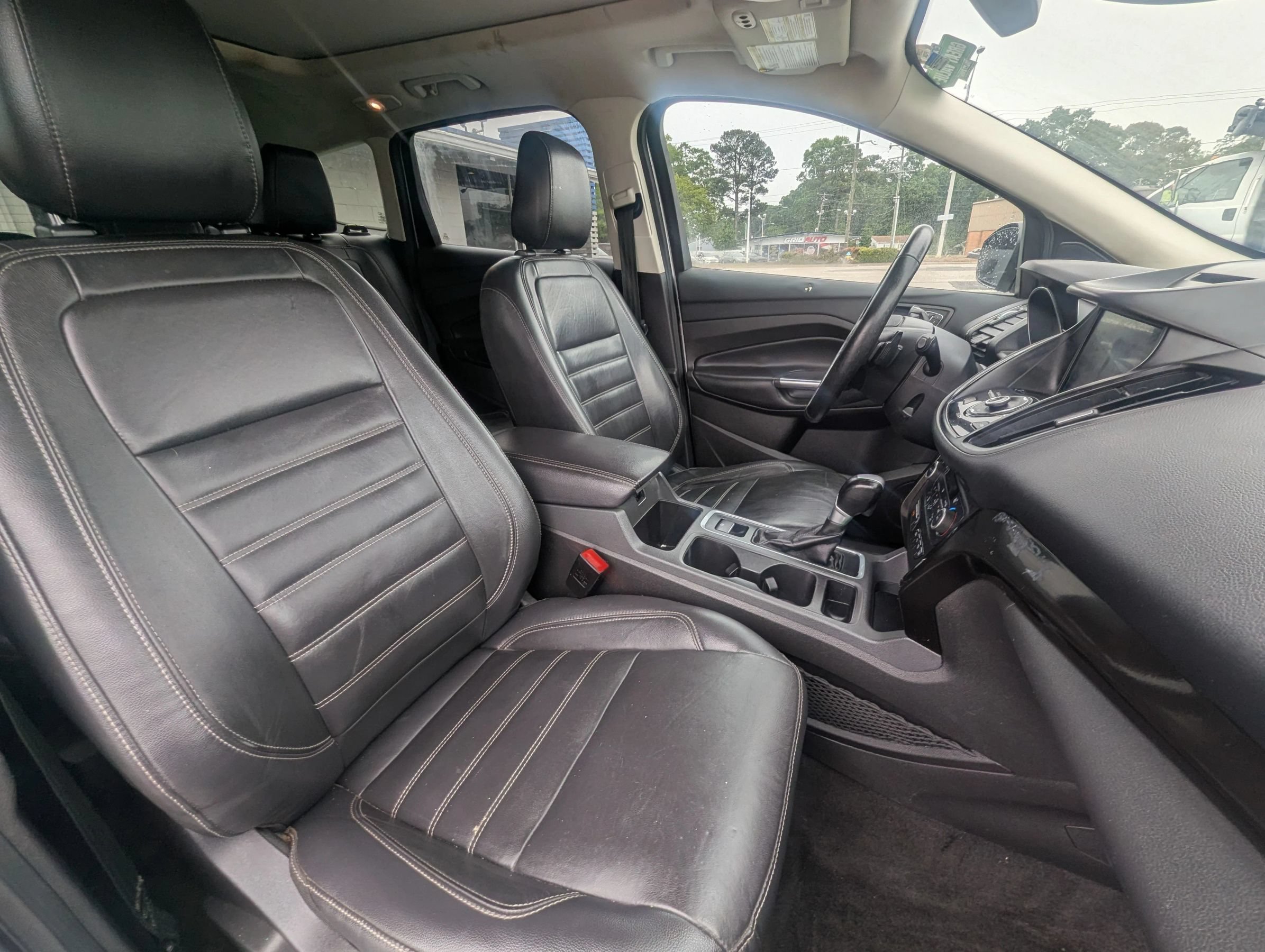 Used 2018 Ford Escape Titanium w/ Ford Safe & Smart Package AWD/4WD image 10