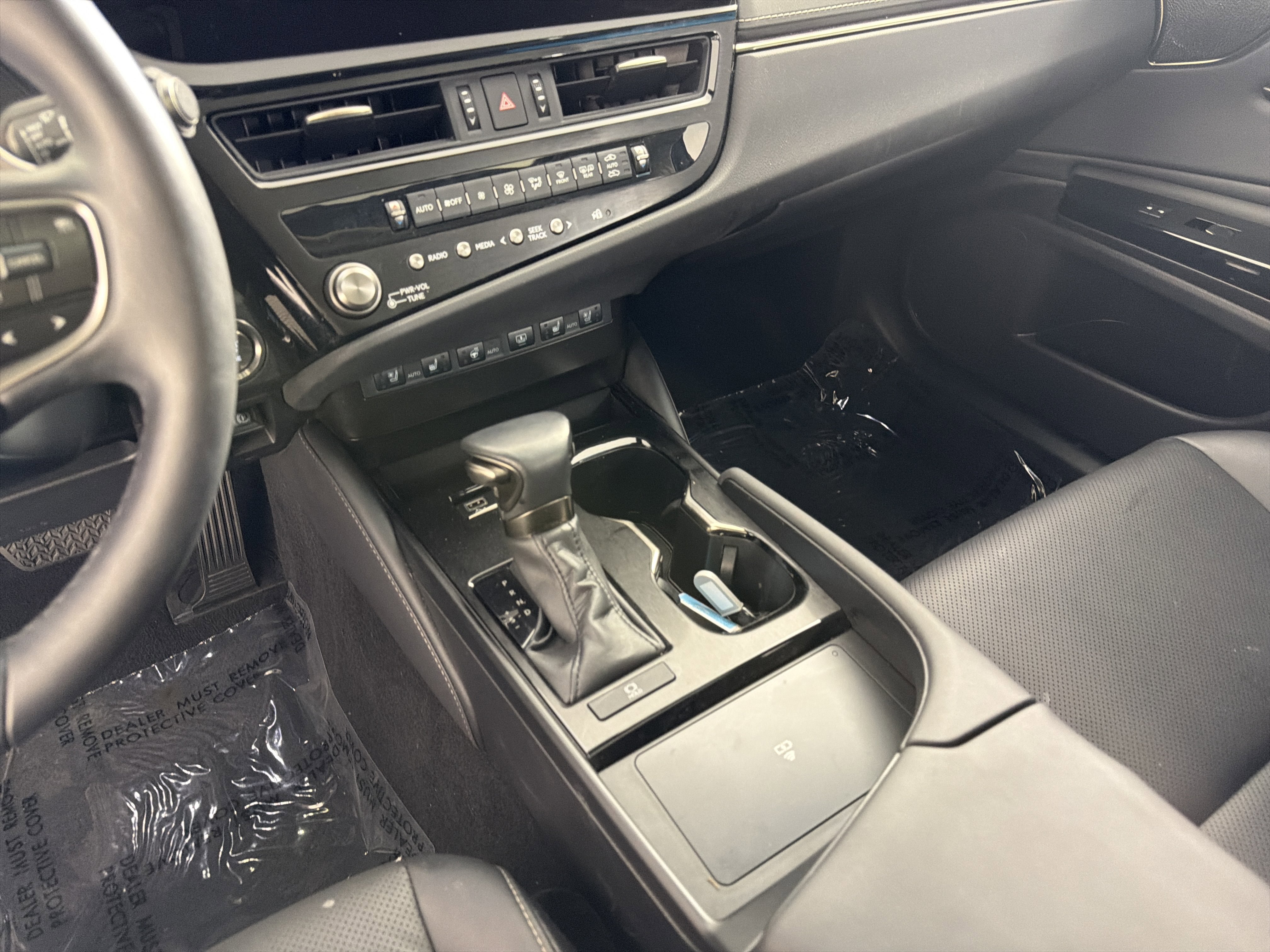 Used 2023 Lexus ES 250 w/ Accessory Package (Z1) AWD/4WD image 28