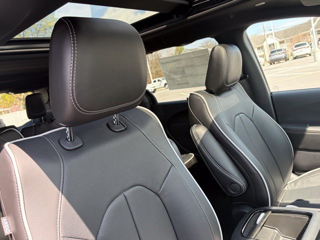 New 2026 Chrysler Pacifica Limited FWD image 29