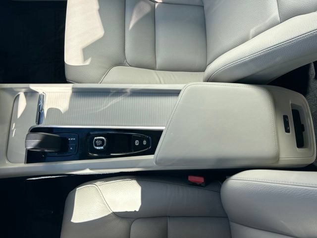 Certified 2024 Volvo XC60 T8 Core w/ Climate Package AWD/4WD image 27